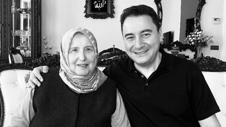 Ali Babacan Bu Kez de Anne Acısıyla Sarsıldı 