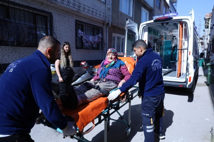 Ambulansla Okula, Sedyeyle Sandığa Gitti 