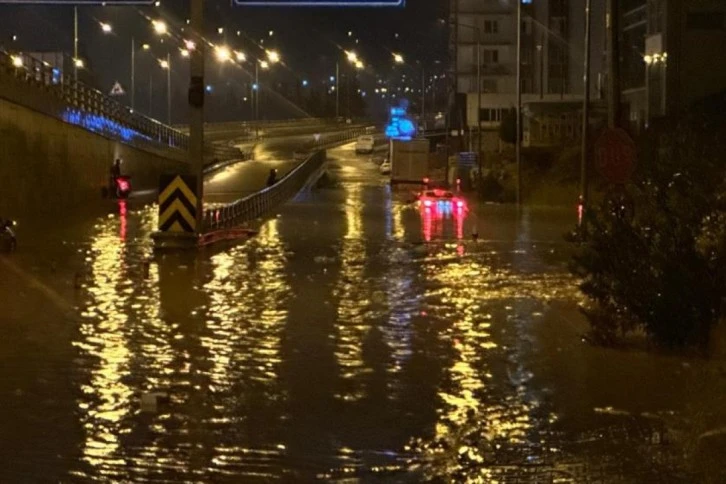 Araçlar Yağmura Teslim 