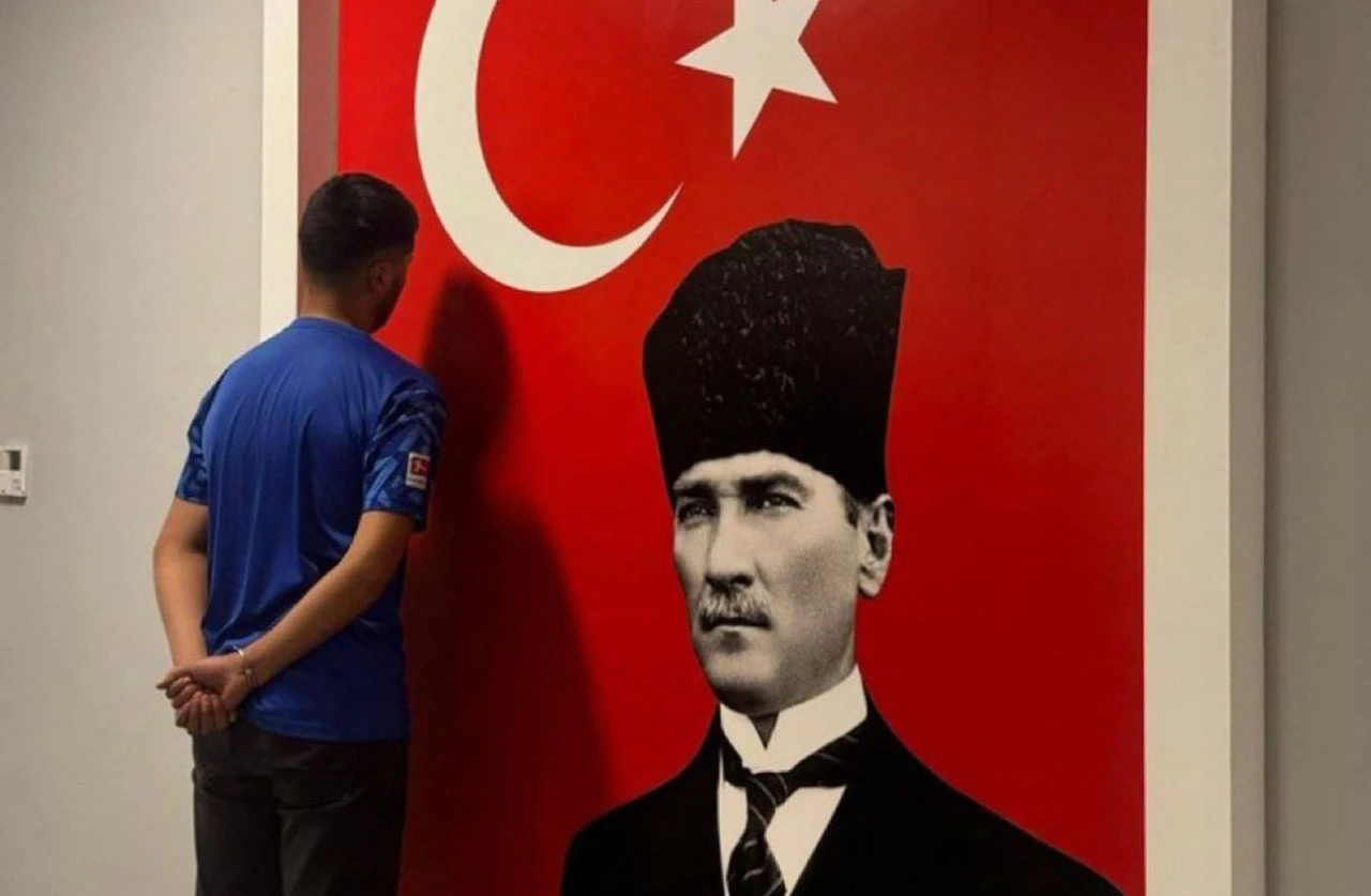 Atatürk'e Saygısızlık Yapan Yabancı Uyruklu Cezaevini Boyladı!