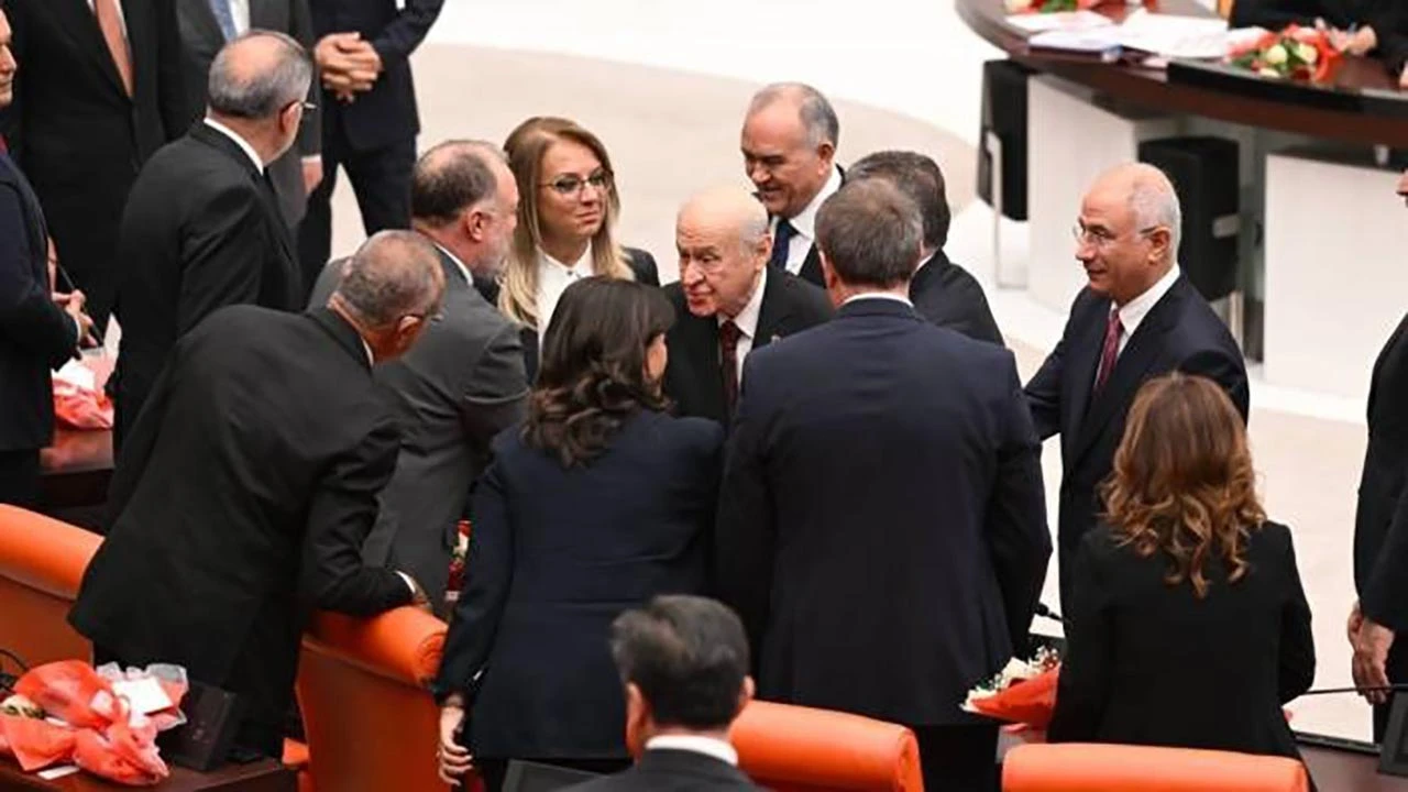 Bahçeli, DEM Parti'lilerle Neden Tokalaştı? 