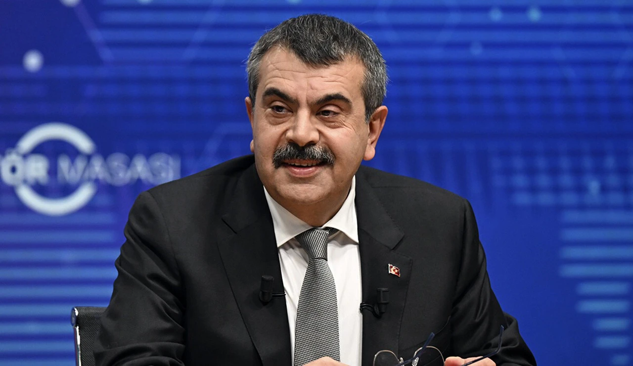 Bakan Tekin Açıkladı: Okullara Yeni Yasaklar Geldi 