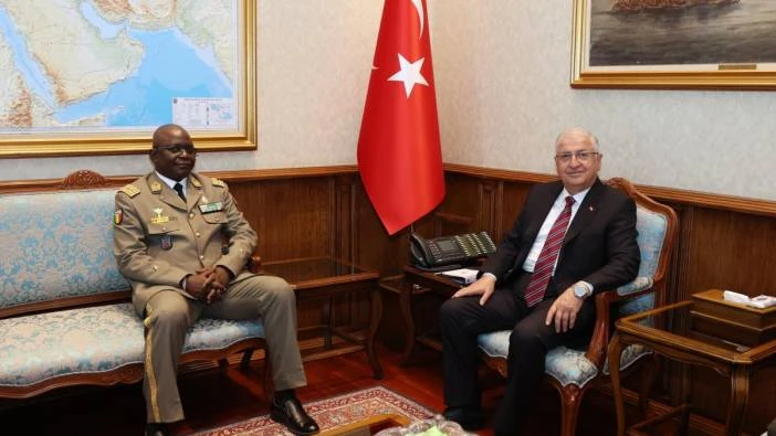 Bakan Yaşar Güler Mali Kara Kuvvetleri Komutanı Samake'yi kabul etti