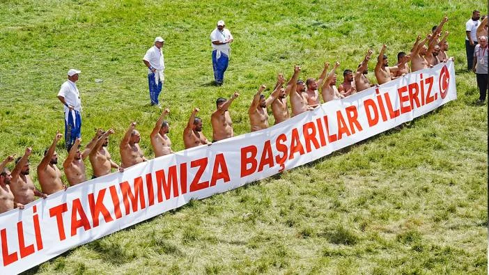 Başpehlivanlardan er meydanında Bozkurt işareti