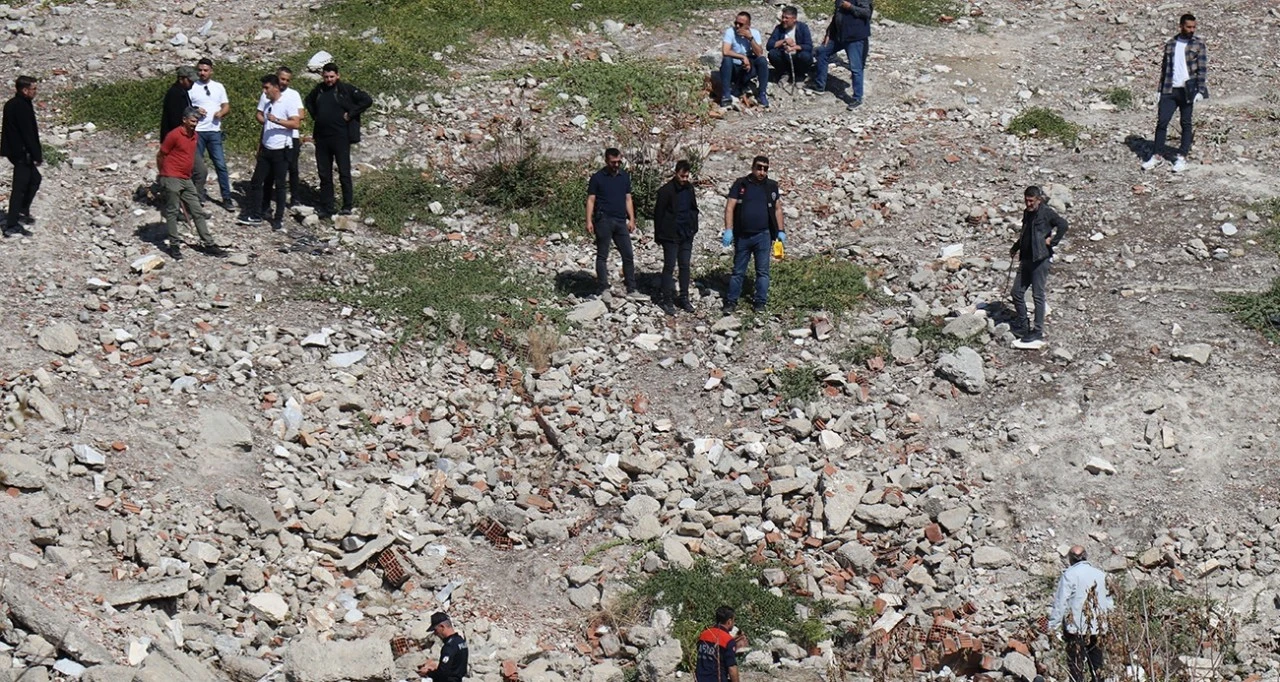 Boş Arazide Kemik Parçaları Bulundu! 