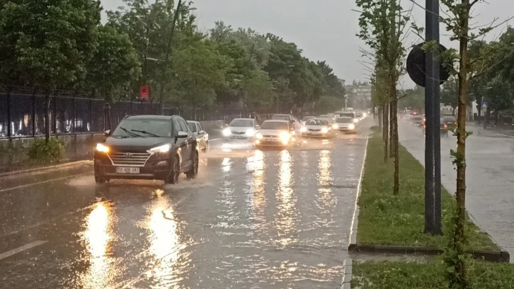 Cadde ve Sokaklar Göle Döndü 