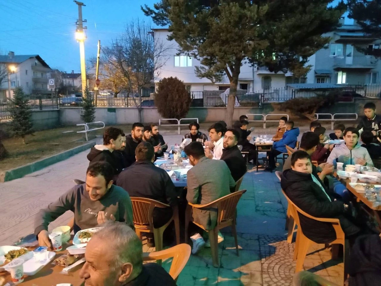 Camide  iftar yaptılar