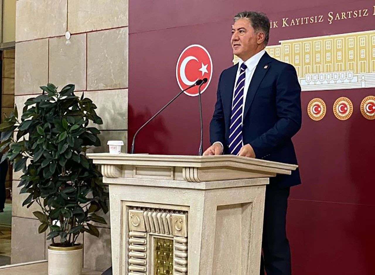 CHP'li Emir: 113 okul baskı sonucu temizlik talebini geri çekti