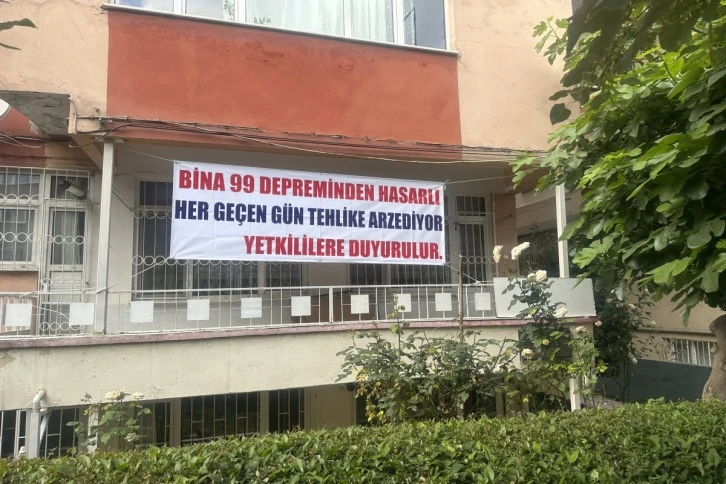 Çökmesin Diye Tahta Parçalarıyla Güçlendirme Yaptı 