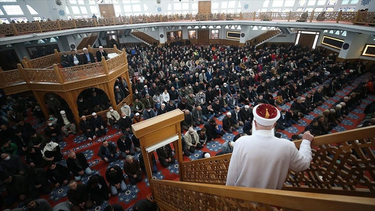 Diyanet Cuma Hutbesinde Bu Yıl da Atatürk'e Yer Vermedi