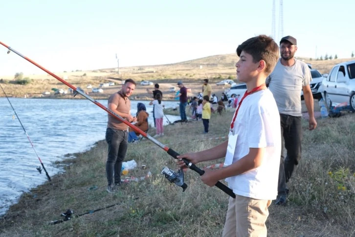 En Büyük Balığı Tutmak İçin Yarıştılar