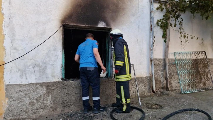 Ev sahibine kızan öfkeli kiracı evi ateşe verdi