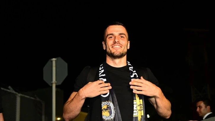 Fenerbahçe, Filip Kostic'i Transfer Etti