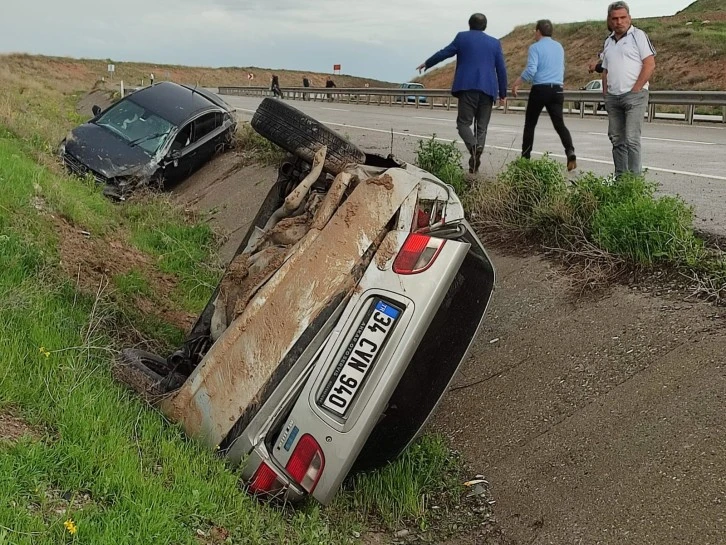 Gemerek’te Zincirleme Trafik Kazası: 6 Yaralı