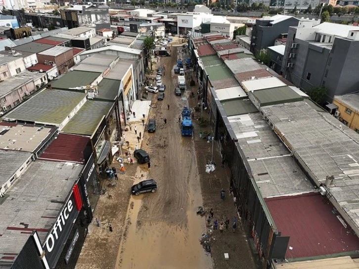 İstanbul'da Selden Etkilenen Hanelere 15 Bin TL Nakdi Yardım Yapılacak