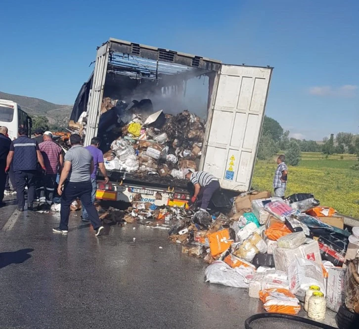 Kargo Tırının Dorsesinde Yangın Çıktı