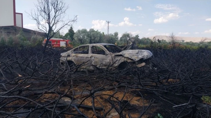 Kavşakta Otomobiller Çarpıştı 