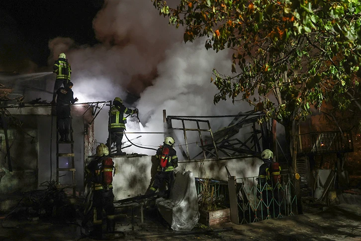 Mangal Közü Müstakil Evi Kullanılamaz Hale Getirdi 