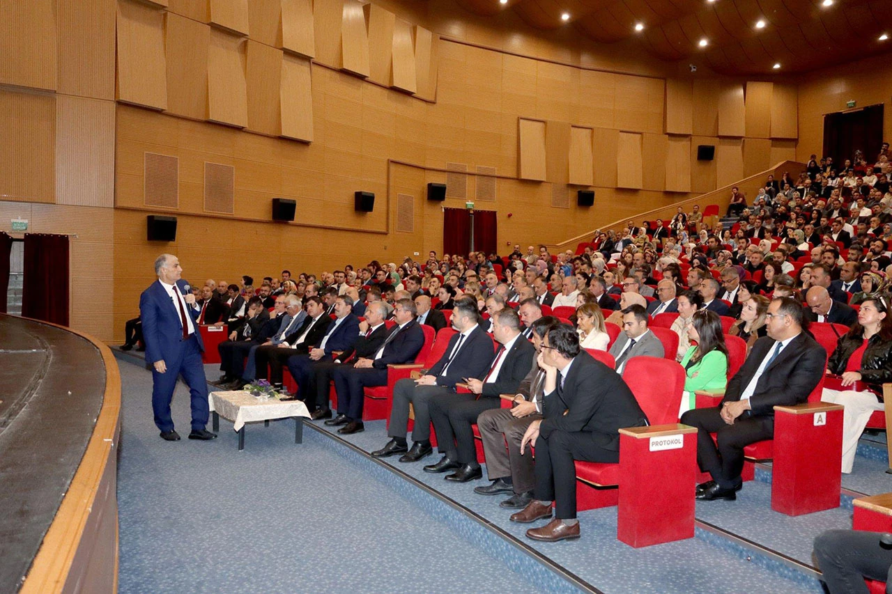 MEB Talim Ve Terbiye Kurulu Üyesi Sivas’ta Konuştu! Hedef Kalbiselim Nesiller Yetiştirmek