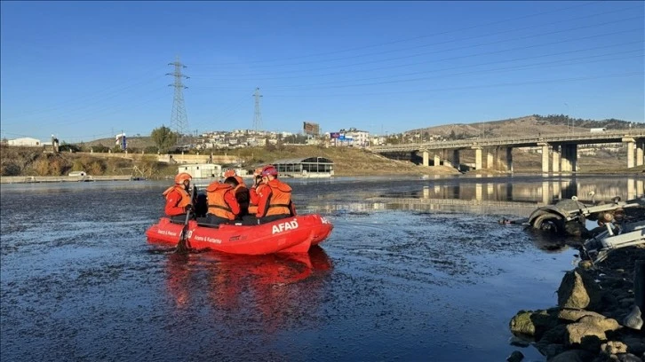 Nehre Düşen Çocuğu Arama Çalışmaları Sürüyor