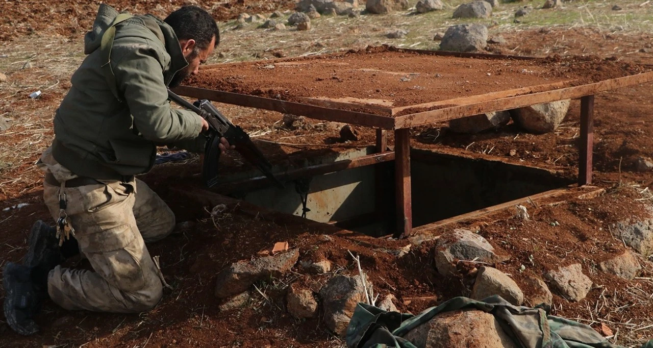 PKK'nın Tel Rıfat'taki fare deliğinin ucundan kaçış asansörü çıktı