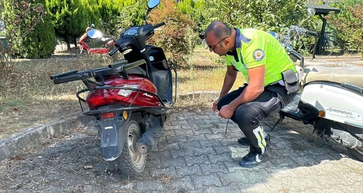 Polisi Görünce Çaldığı  Otomobili Bırakıp Kaçtı 