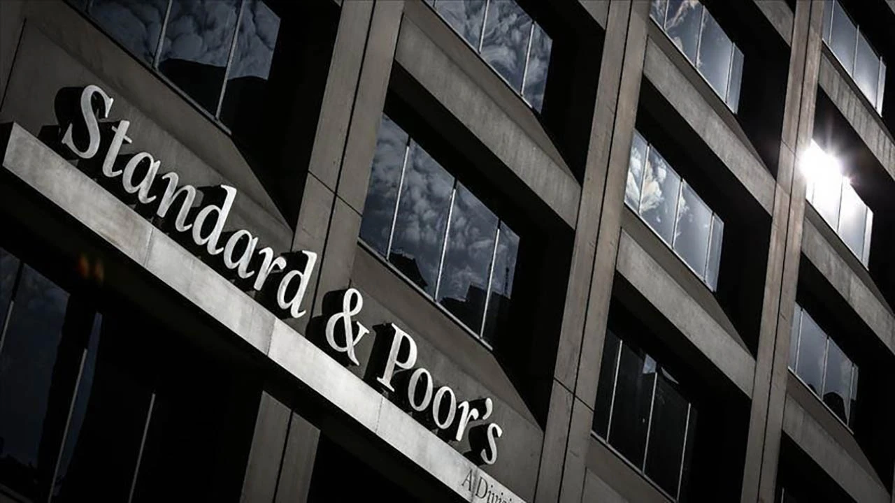 S&amp;P, Türkiye'nin Kredi Notunu Yükseltti