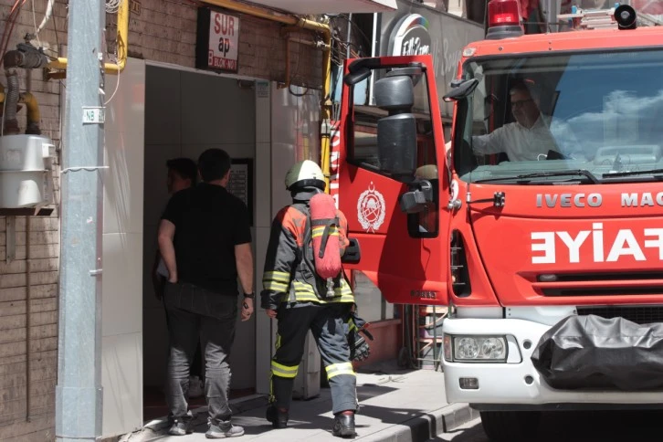 Şarjdaki Telefon Patladı, Yangın Çıktı