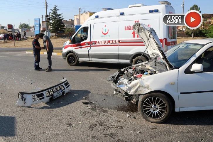 Şarkışla'da Otomobille Traktör Çarpıştı 