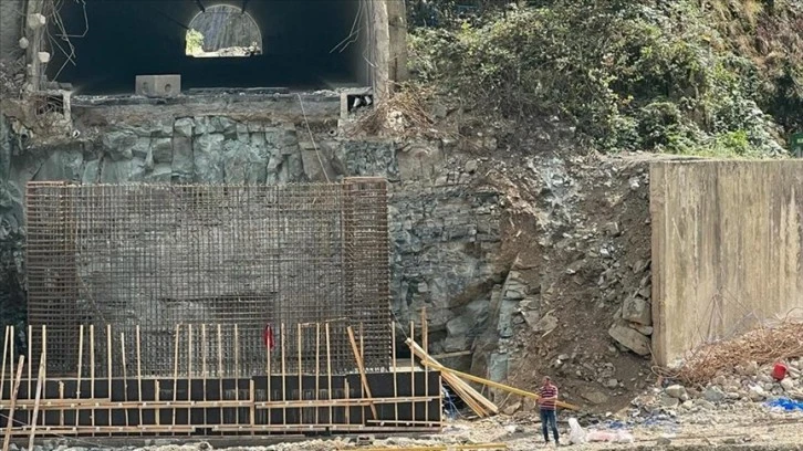 Selde Kapanan Karadeniz- Akdeniz Yolunda Onarıma Başlandı 