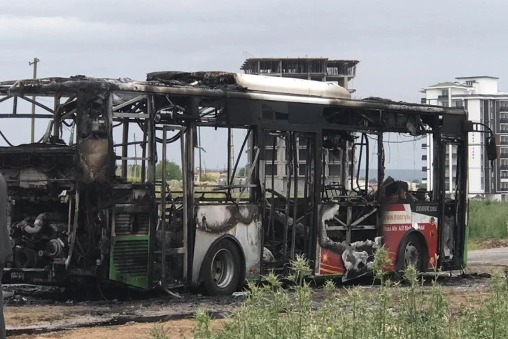 Seyir Halindeki Belediye Yolcu Otobüsü Yandı