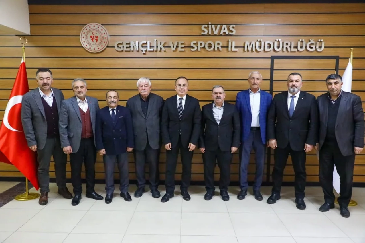 Sivas Amatör Spor Yöneticilerinden Müdür Ertem'e Ziyaret 