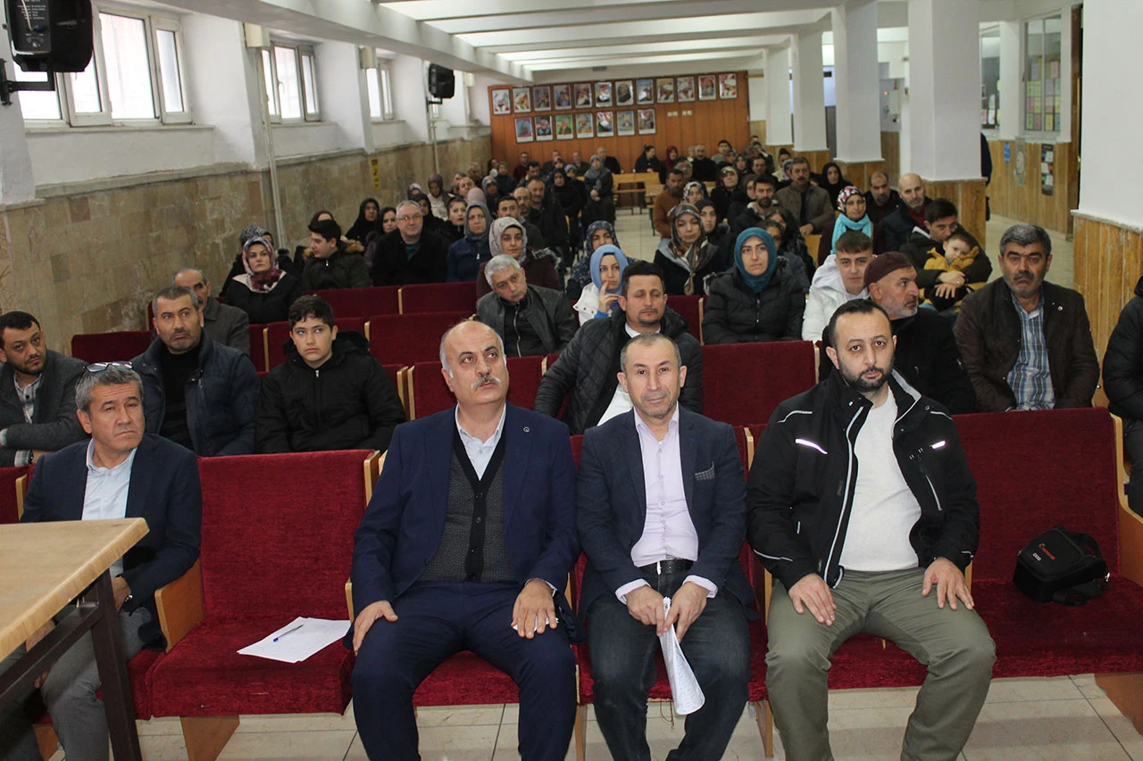 Sivas Anadolu İmam Hatip Lisesi'nde Emin Ergüt Güven Tazeledi 