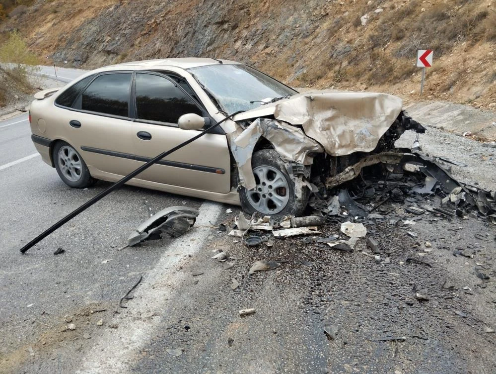 Sivas Geminbeli'nde Feci Kaza: 1'i Ağır, 10 Yaralı! 