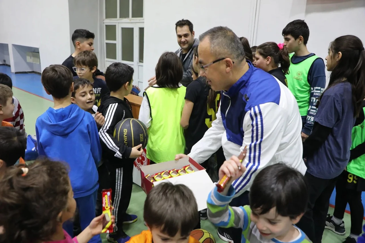 Sivas Gençlik ve Spor Müdürü Şahin Ertem, Hafta Sonu Mesaisini Sporla Geçirdi