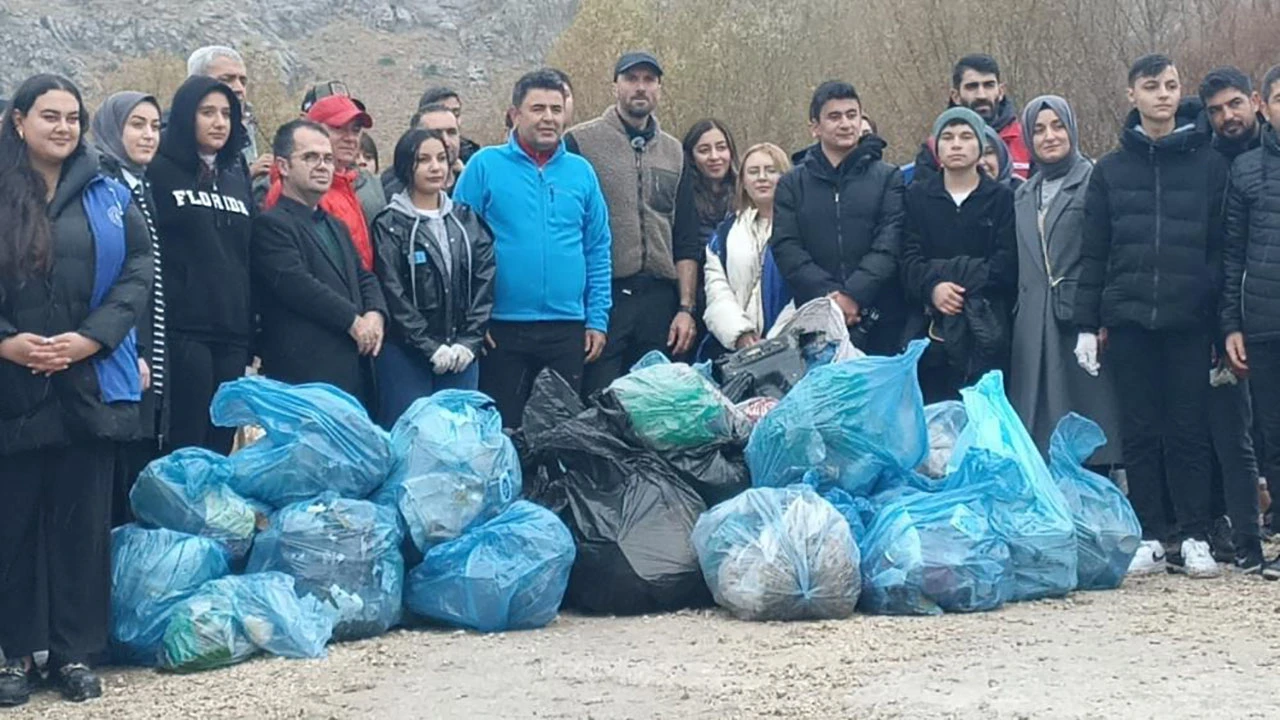 Sivas'ın &quot;Nazar Boncuğu” Gökpınar Gölü’nde Çevre Seferberliği