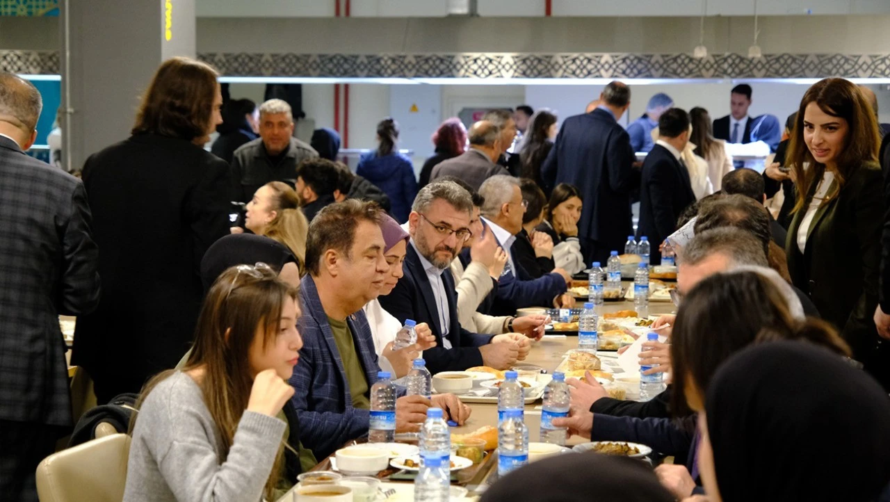 Sivas Protokolü, Orucu Öğrencilerle Açtı