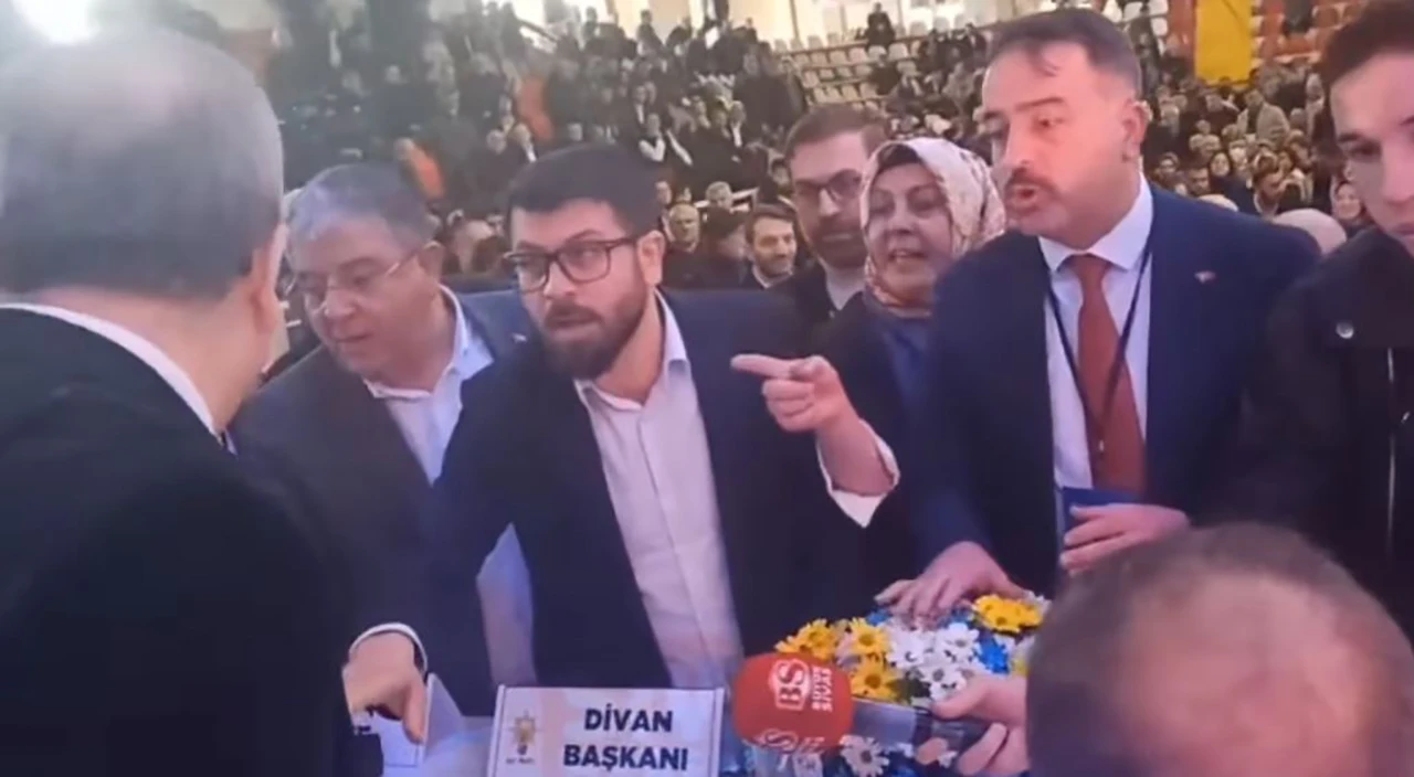 Sivas'ta AK Partililer Arasında Arbede Çıktı: “Makam Talep Etmedik, Allah’a Havale Ediyorum”