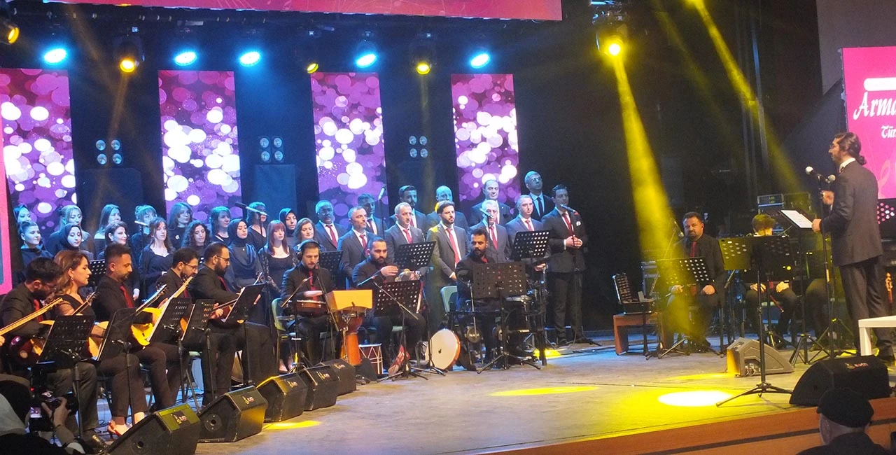 Sivas'ta amatör seslerden oluşan THM korosu konser verdi