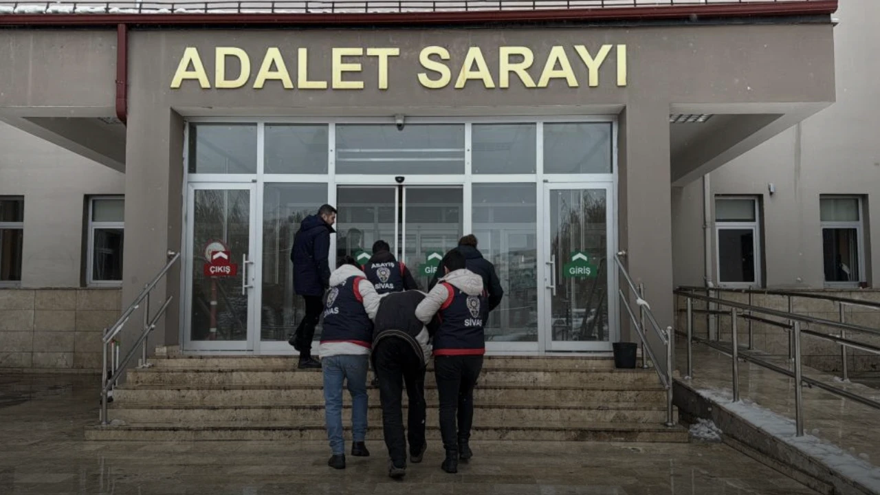 Sivas'ta Annesini Öldüren Zanlı Adliyeye Sevk Edildi! 