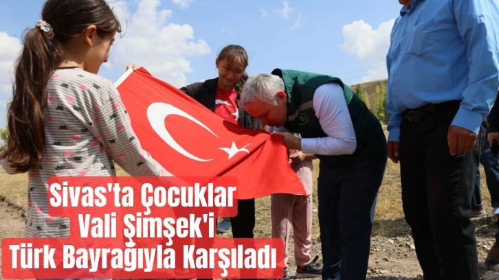 Sivas'ta Çocuklar Vali Şimşek'i Türk Bayrağıyla Karşıladı 