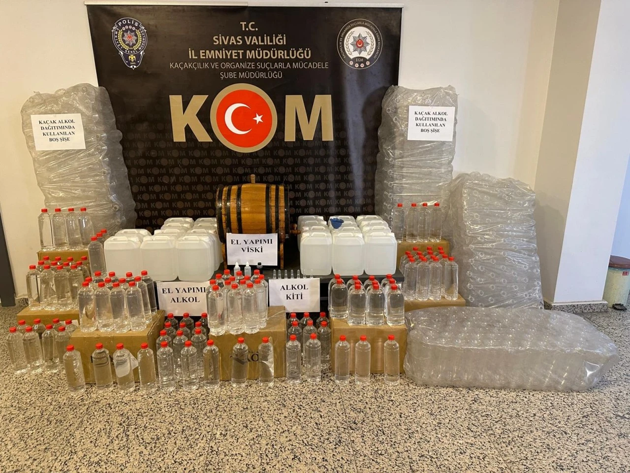 Sivas'ta Kaçak El Yapımı Alkol Operasyonu: 215,5 Litre Sahte Alkol Ele Geçirildi