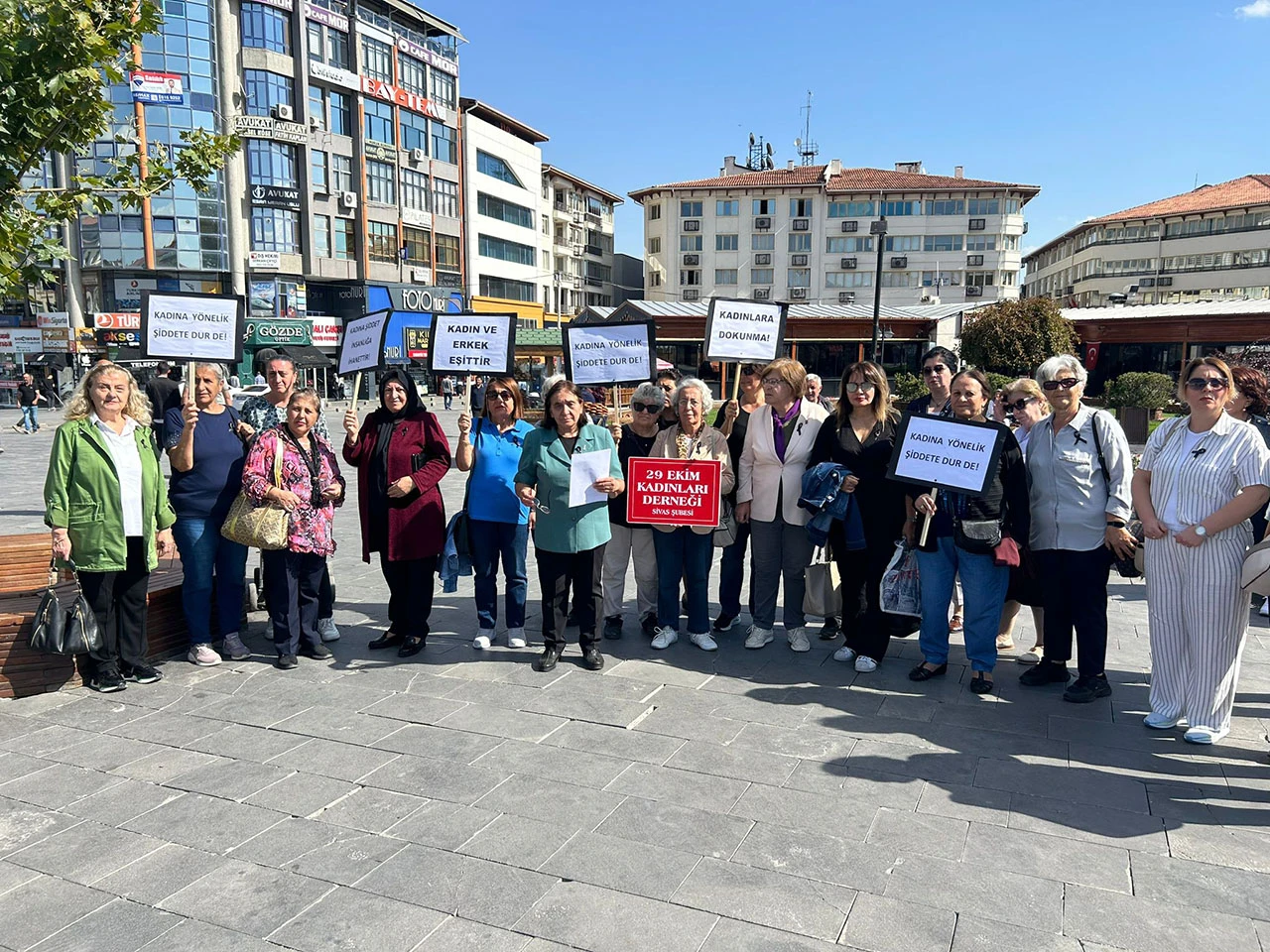 Sivas'ta Kadınlar Meydandan Haykırdı: İstanbul Sözleşmesinden Çıkılması Katillere Fırsat Oldu 