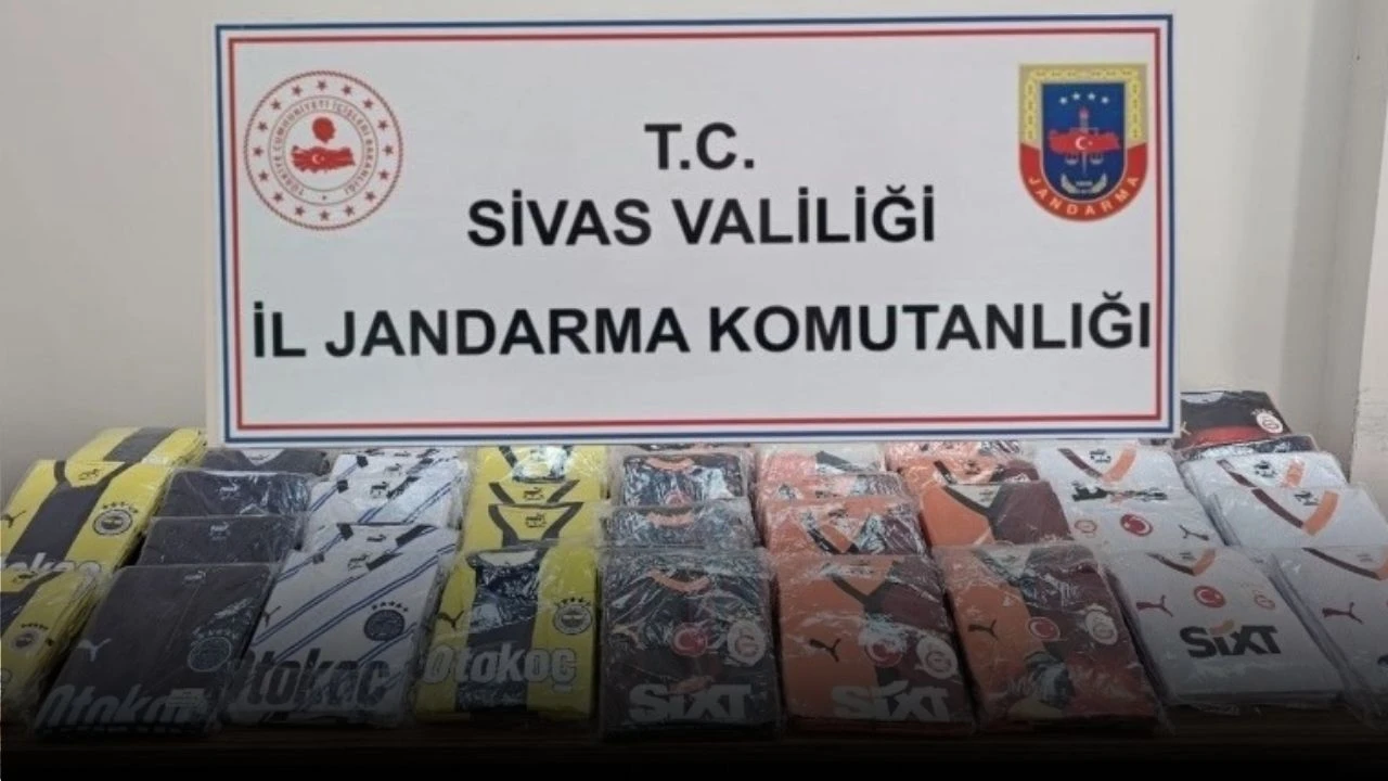 Sivas'ta Kargo Araçlarına Operasyon: Binlerce Sahte Forma Ele Geçirildi 