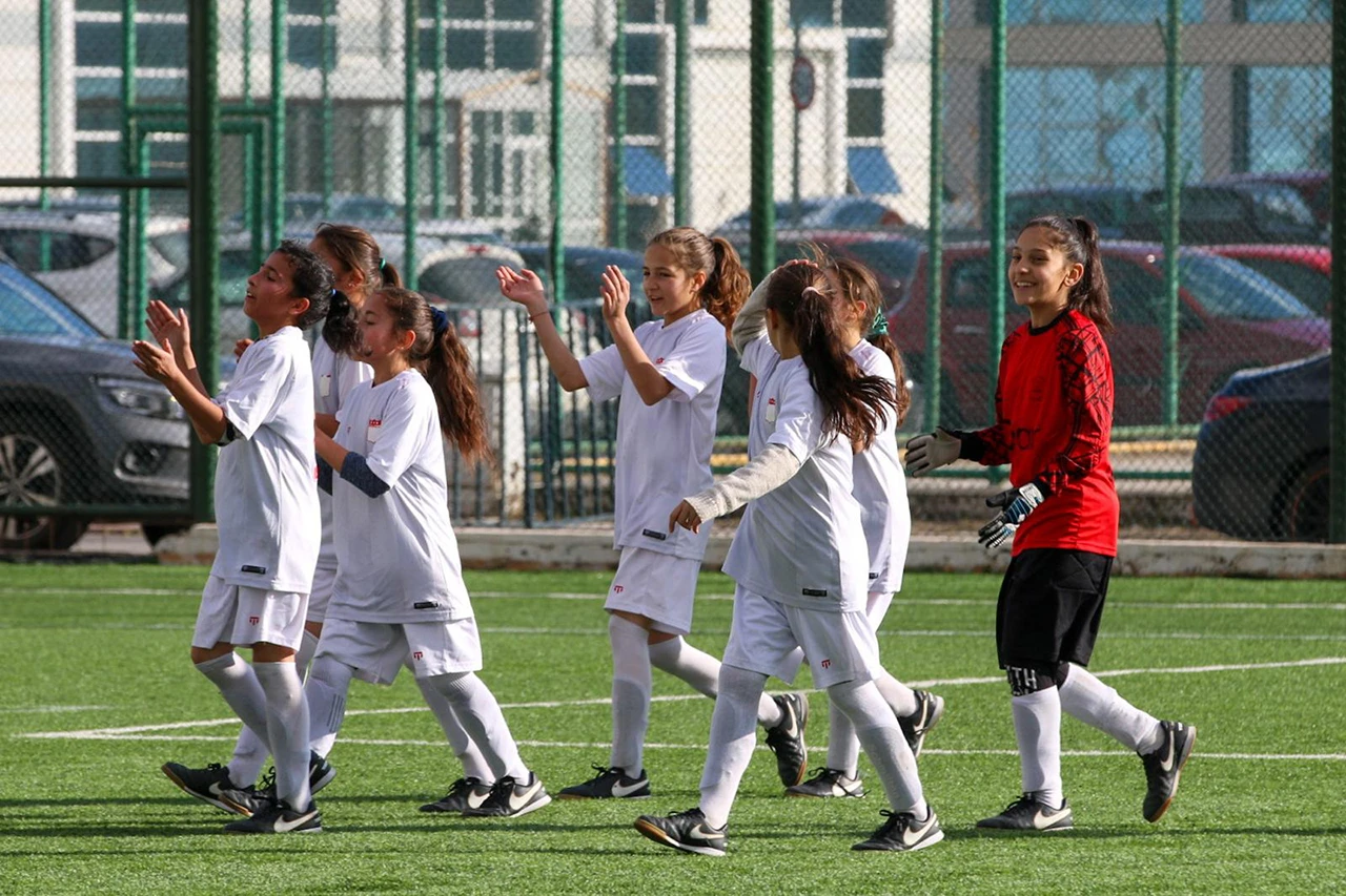 Sivas'ta Kızlar Futbolda Beypınar Şampiyon!