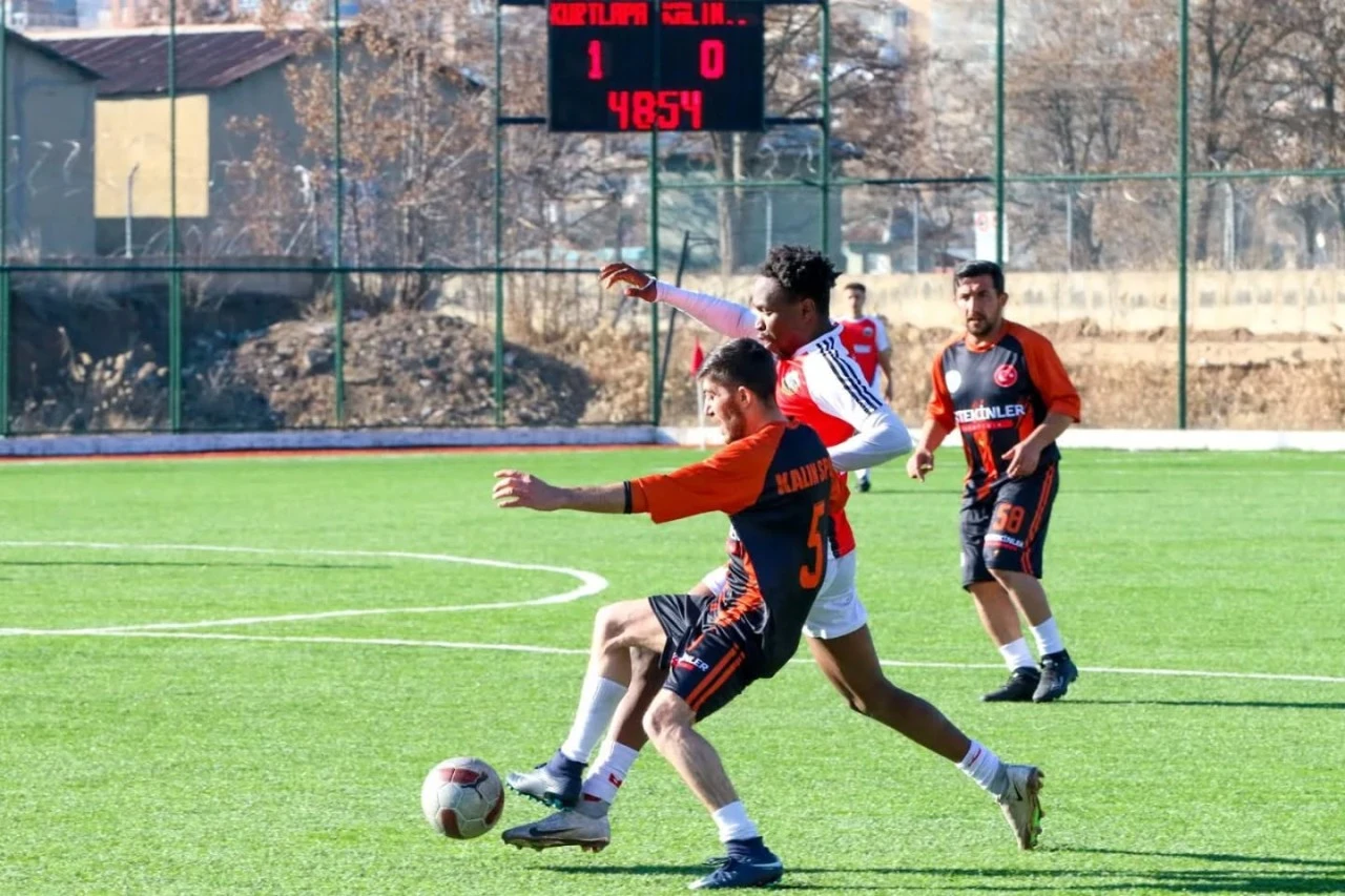 Sivas'ta Köyler Arası Futbolda Final Heyecanı Yaşanacak! 