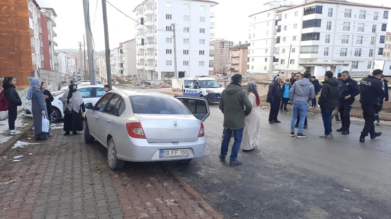 Sivas'ta Öğrencilerin Bıçaklı Kavgası!