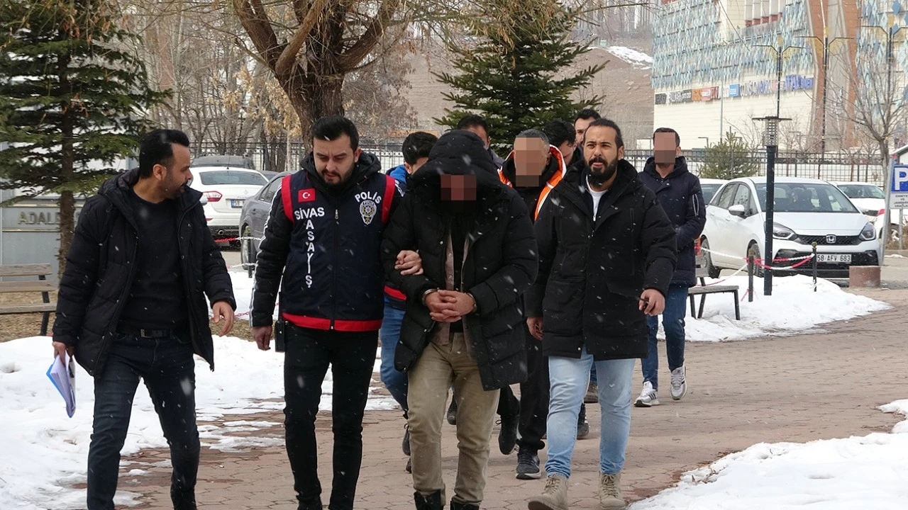 Sivas'ta Silah Kaçakçılığı Operasyonu; 4 Gözaltı