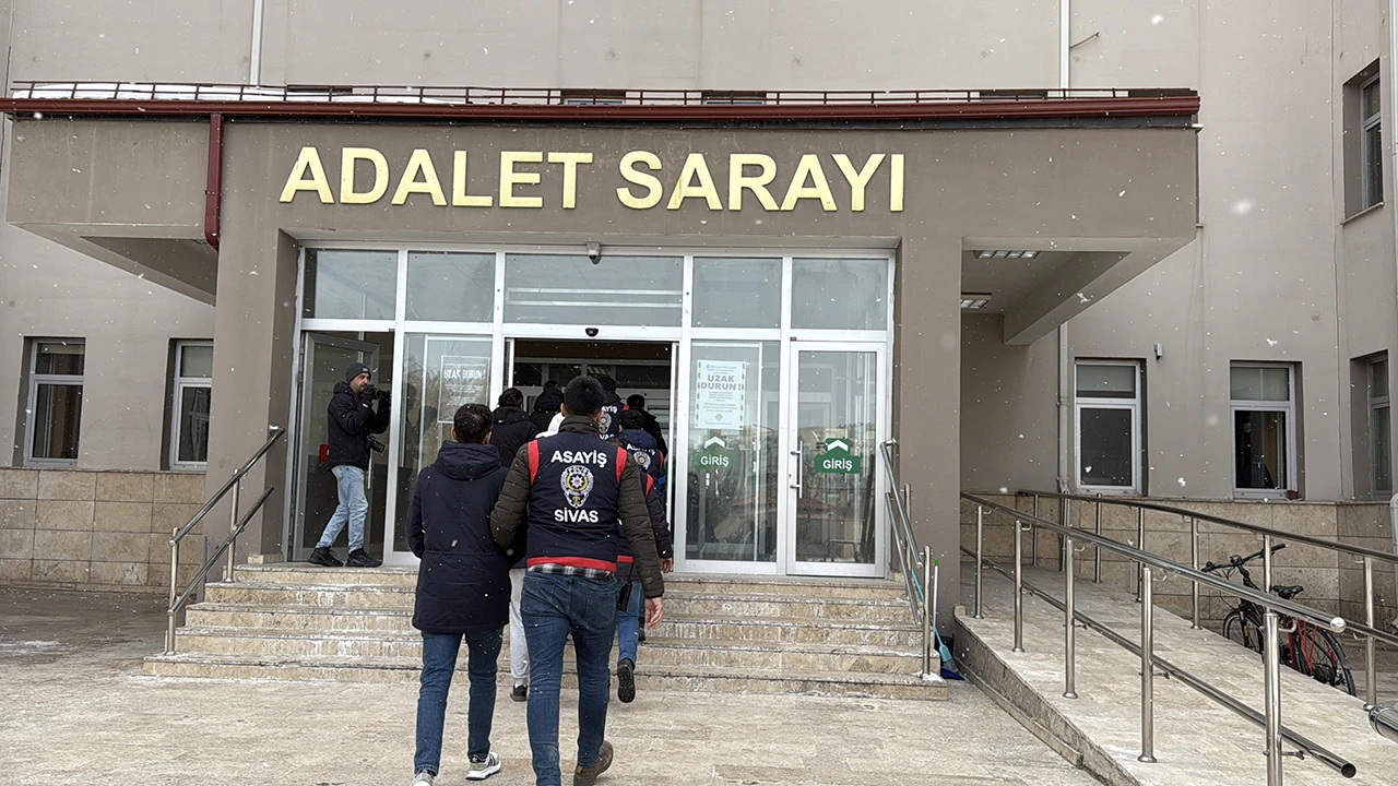 Sivas'ta Silah Kaçakçılığı Operasyonu: 4 Kişi Tutuklandı