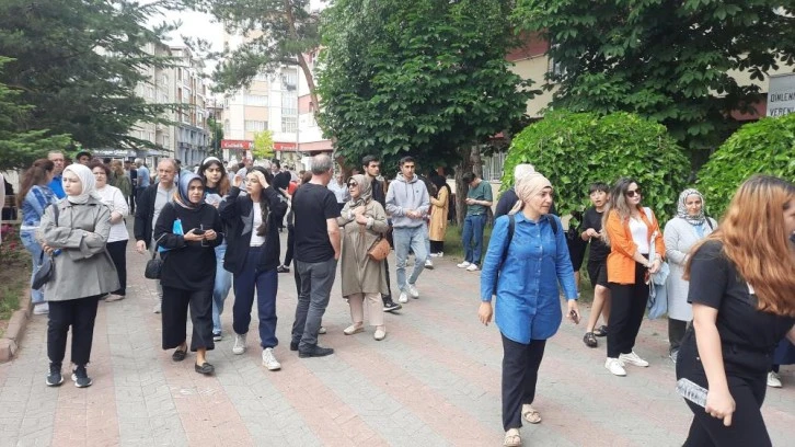 Sivas'ta Sınav Heyecanı Devam Ediyor